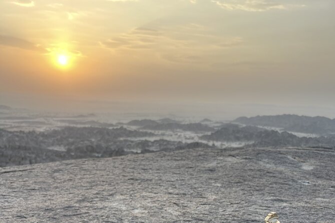 4 Hours Charming Moon Valley Hike Experience in Jeddah - The 30-minute climb to Moon Mountain