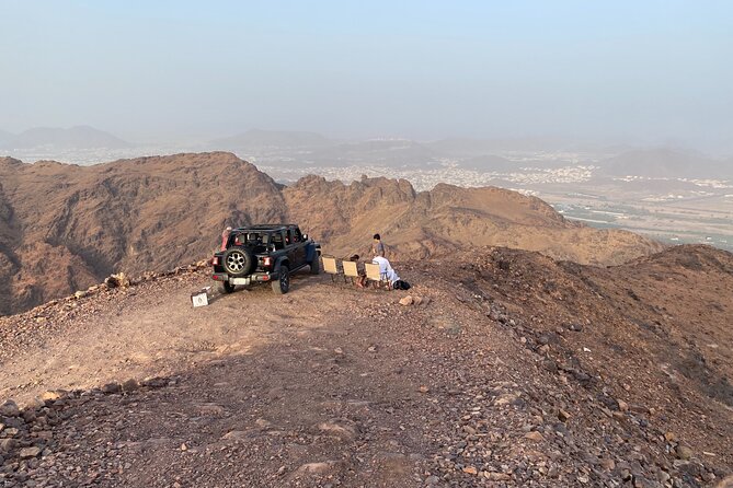 4WD Adventure in Uhud Mountain - At the summit, views with tea and coffee