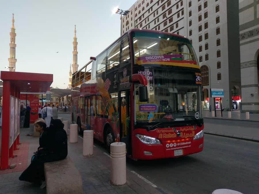 Al Madinah: City Sightseeing Hop-On Hop-Off Bus Tour - Red Route: Uhud Battlefield and Al Noor Mall