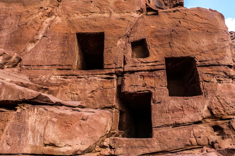 Al-Ula: Dadan & Jabal Ikmah Tour with Optional Pickup - Reading the rock art at Jabal Ikmah