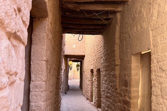 Alula Full Day Tour - Elephant Rock: two hours at Jabal AlFil
