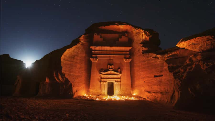 AlUla: Hegra After Dark Show with Chariot Ride - Who should book Hegra After Dark?