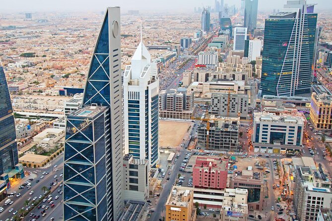 Arrival Transfer: Riyadh Airport RUH to Riyadh by Business Car - The 40-minute ride into Riyadh