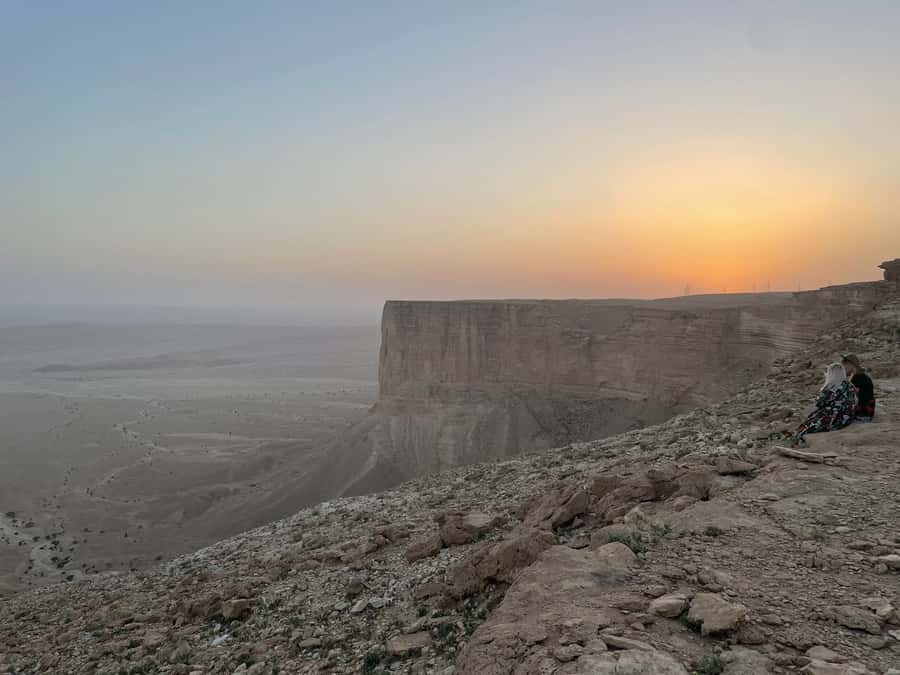 Edge of the World Top VIP Treatment with Lunch & Luxury SUV - Pickup in Riyadh and the 120-Kilometer Drive