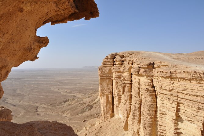 Edge of the World Tour from Riyadh Private 4x4 Car Pick up - Reaching the 1,000-foot cliff