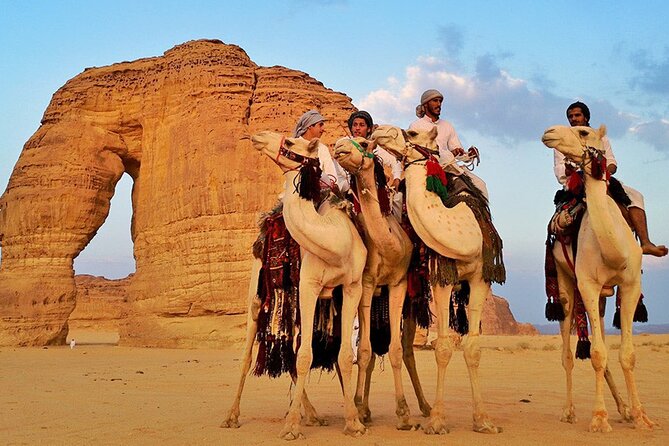 Elephant Rock Tour in AlUla - Coffee, juice, and a small restaurant after 4:30 pm