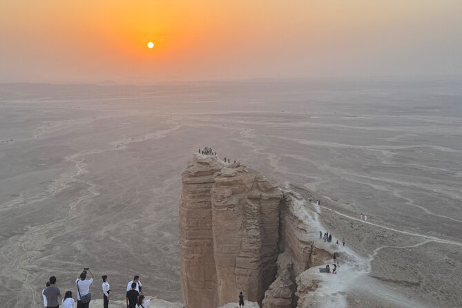Explore Edge of The World in a Private Trip with Saudi Dinner - Key points at a glance