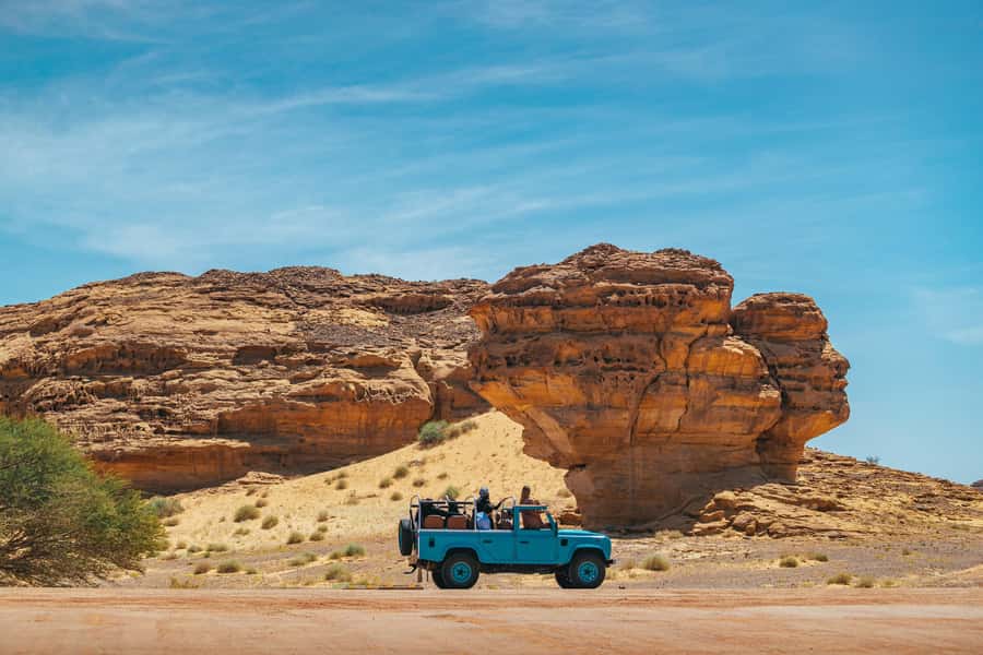 Fancy Tour of Hegra in a Vintage Land Rover - Riding through Hegra in a vintage Land Rover