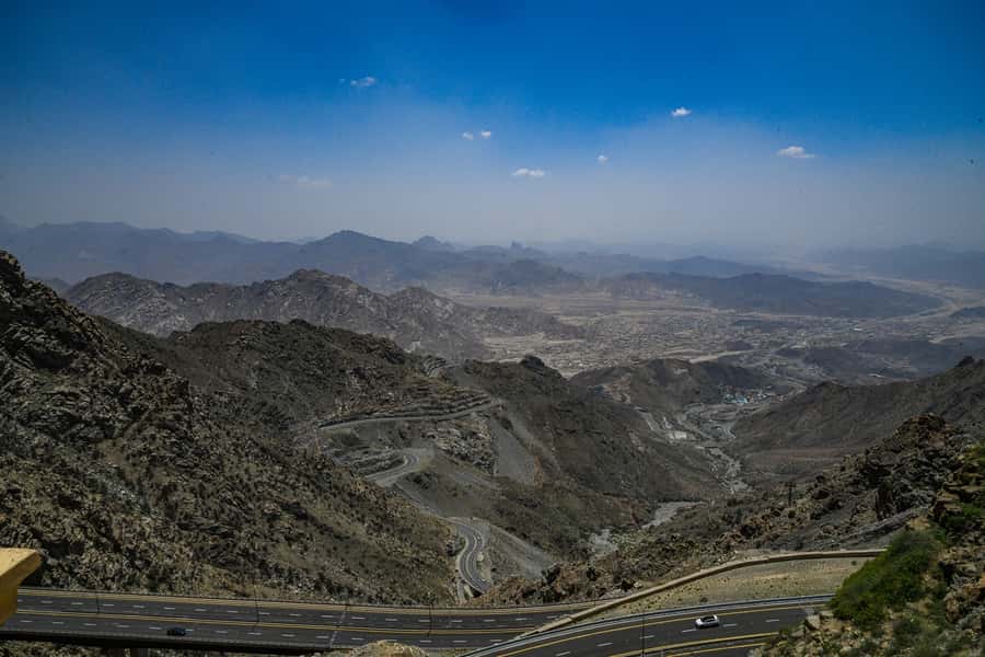 From Jeddah: Taif Exploration Tour with Lunch - The guide can shape the whole nine-hour day