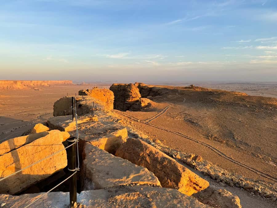 From Riyadh: Edge of the World and Darb Al-Manjoor Adventure - Meeting Abdullah at Thaghr Plaza Mall