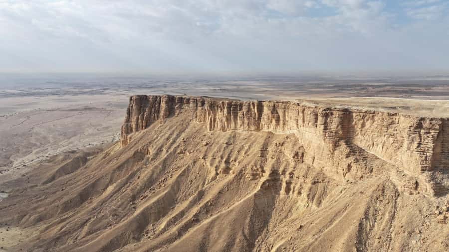 From Riyadh: Edge of the World and Darb Al-Manjoor Adventure - Ninety minutes at the Edge of the World