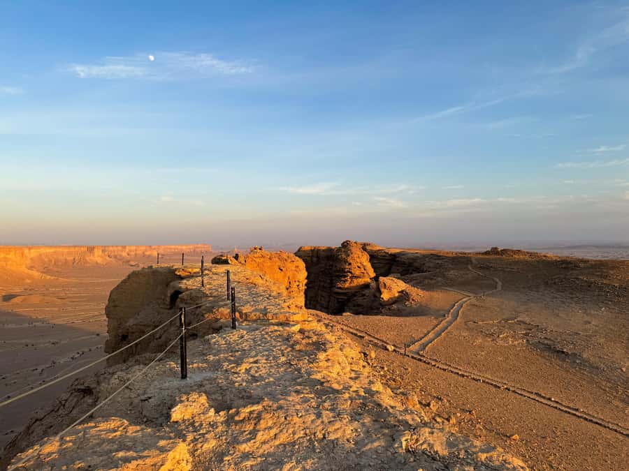 From Riyadh: Edge of the World and Darb Al-Manjoor Adventure - Who should book this adventure?