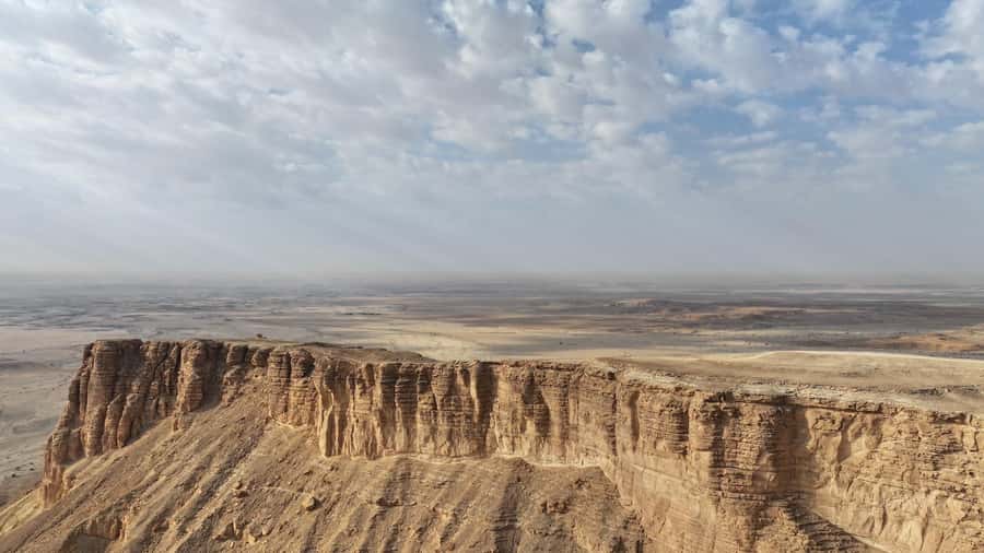 From Riyadh: Edge of the World and Darb Al-Manjoor Adventure - Practical tips for getting more from the visit