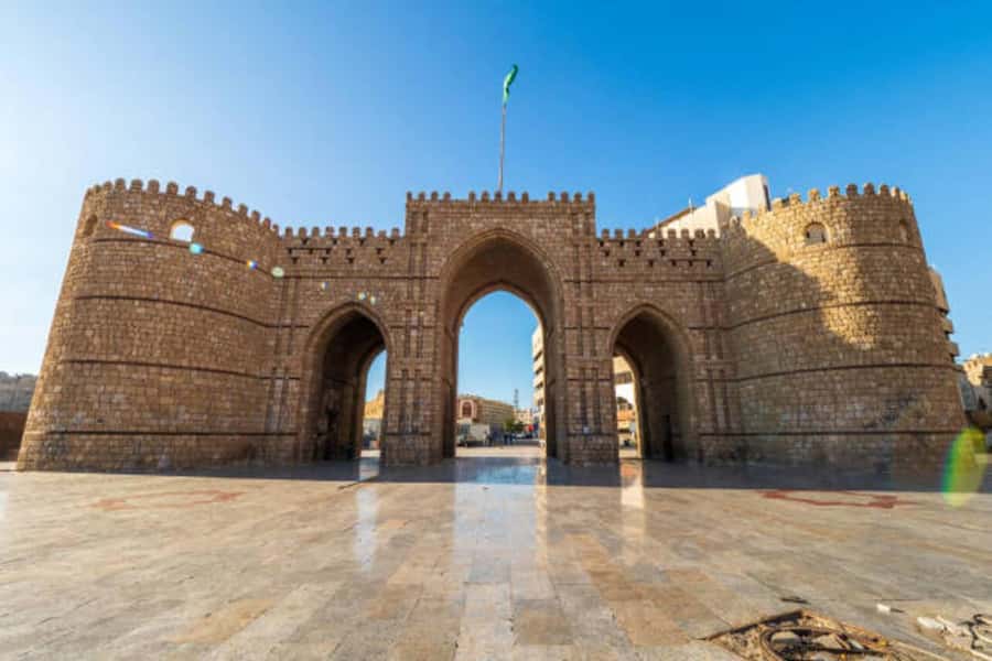 Full Day Private Tour: Adventure & Luxury in Charming Jeddah - Photo stops among coral-stone houses