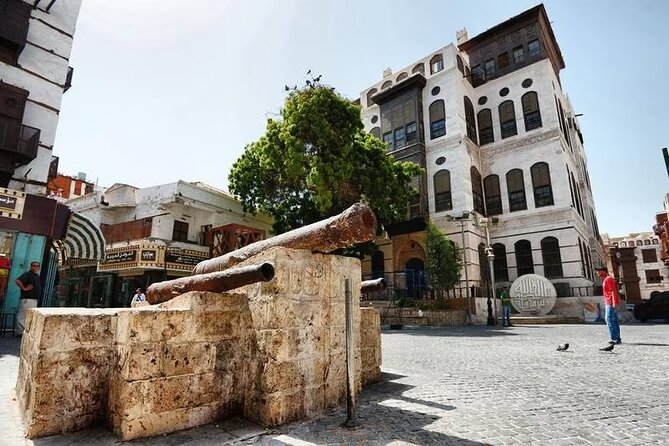 Guided Tour in Jeddah by local woman - The Jeddah Flagpole stop