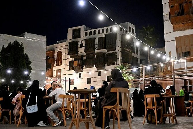 Guided Tour in Jeddah by local woman - Timing, group size, and walking comfort
