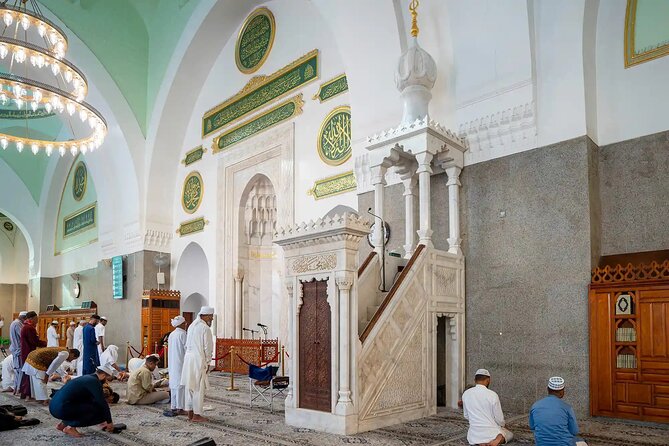 Half - Day Tour in Prophet Mohammed City - Spending an hour at Quba Mosque