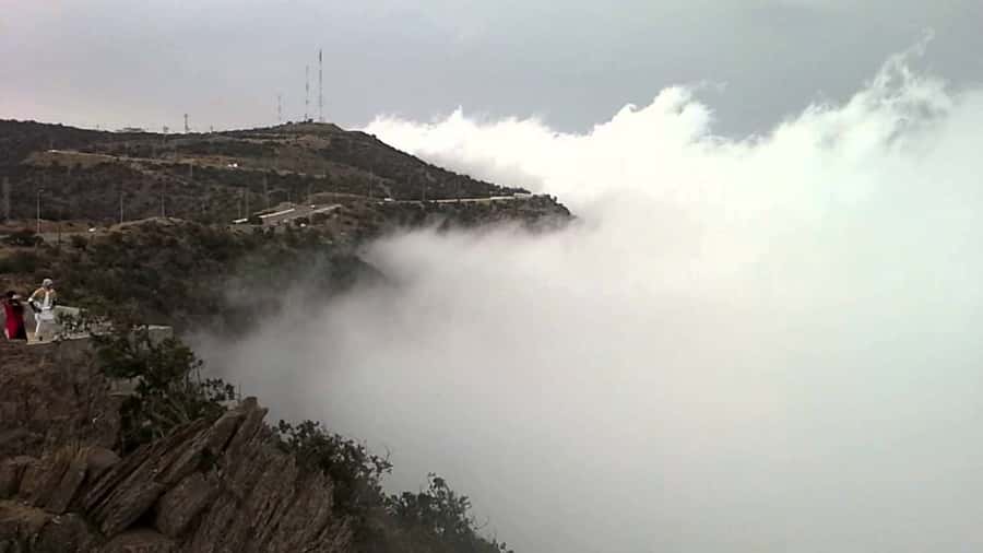 Highlights City Tour & Rijal Almaa - Walking Through the Clouds at El Sahab Park