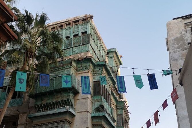 Historic District Tour in Jeddah by a Local Guide - Tariq Abdulhakim Center and a Musical Finish