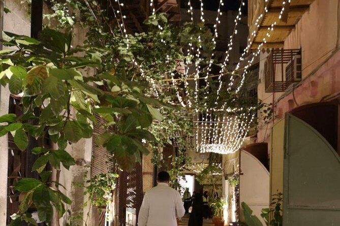 Historic District Tour in Jeddah by a Local Guide - Coffee, Dates, and the Human Side of the Walk