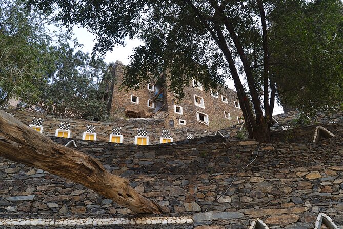 Historical & Heritage Tour in Abha- Rijal Almaa Village - How the small group affects the experience