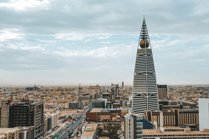 Historical Riyadh Self-Guided Audio Walking Tour - Qayasriat Al Kitab, books, palms, and cultural landmarks