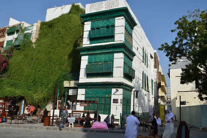 Historical tour in Jeddah old twon - Souq Al Alawi After Sunset