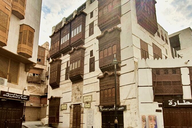 Historical tour in Jeddah old twon - Local Coffee, Food, and Shopping Along the Way