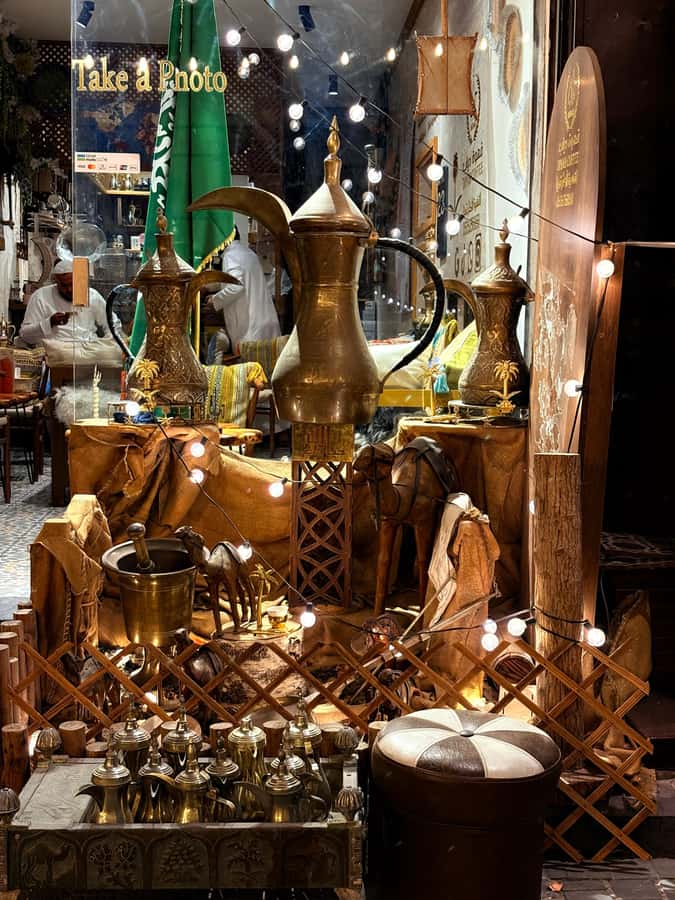 Jeddah: Al-Balad Old Town Historical City Guided Tour - What the guides add to the experience