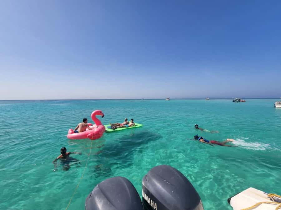 Jeddah: Bayadah Island Boat Trip with Snorkeling Option - The First Hour: Boat Cruise and Welcome Refreshments