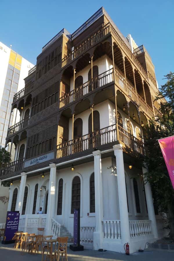 Jeddah: Historic District Tour by a Local licensed Guide - Shafei Mosque and the first taste of Al-Balad