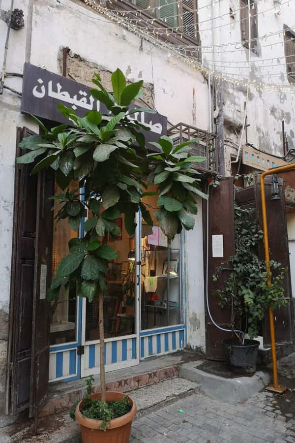 Jeddah: Historic District Tour by a Local licensed Guide - Coffee, Saudi flavors, and a useful pause