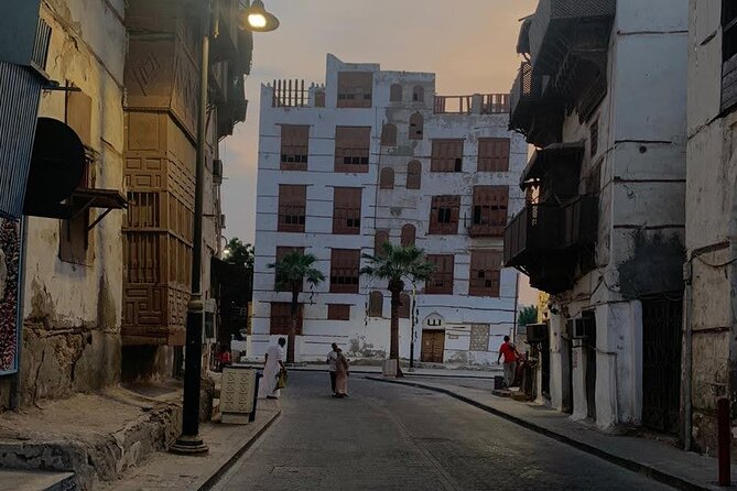 Jeddah historical Walking Tour AL-Bald - Souqs, old buildings, and everyday atmosphere