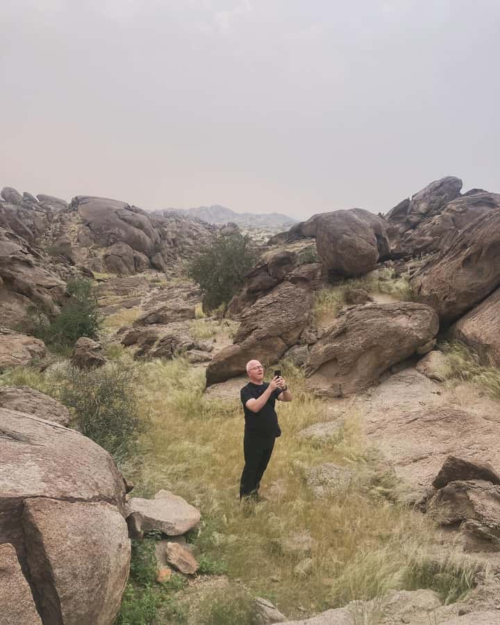 Jeddah: Moon Mountain Guided Hiking Tour with Snacks - Saudi coffee, tea, dates, and a fire-side break