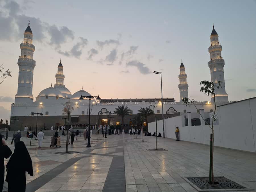 Madina: Guided Tour of the City's Historical Sights - Uhud brings the city’s history into focus