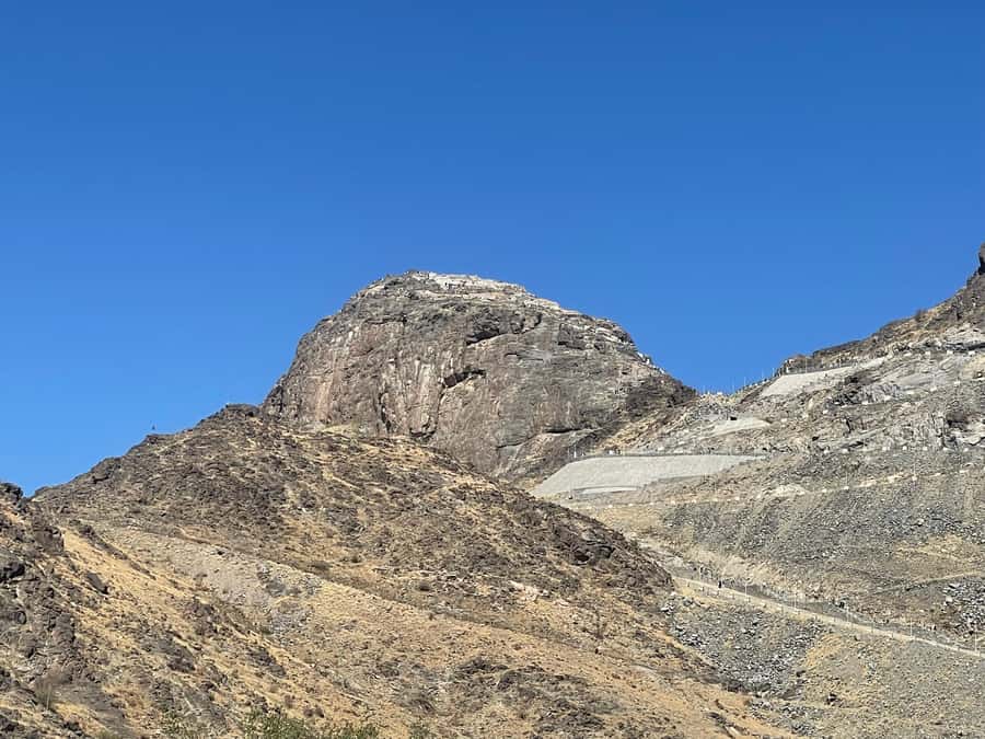 Makkah: Jabal Al-Nour, Cave Hira, and Mount Arafat Tour - Four hours, traffic, and the real pace