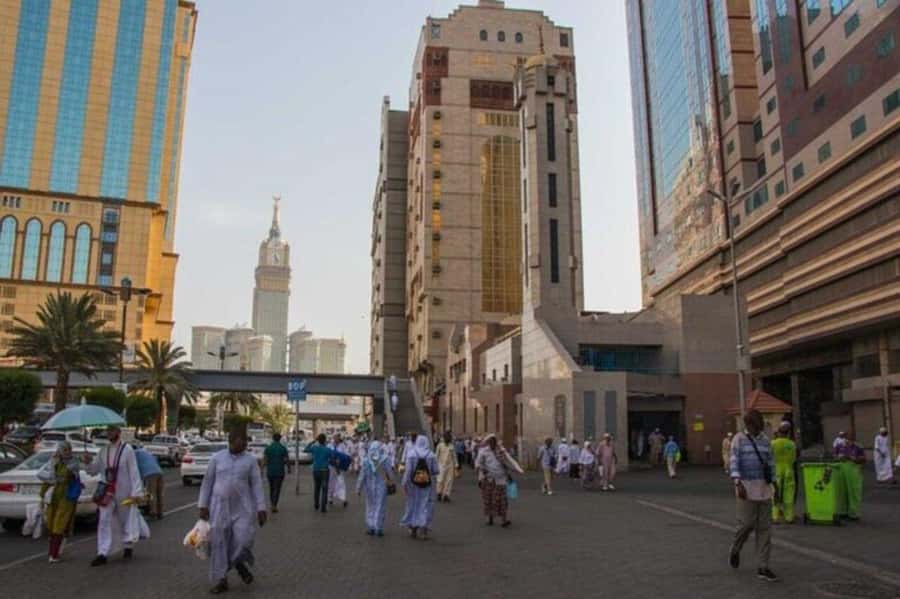 Mecca: Holy Sites Private Tour - How much time will you spend outside the car?