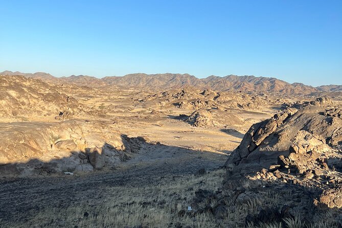Moon Mountain Hike from Jeddah City - Two hours among Moon Valley’s rock formations