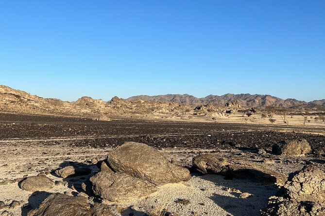 Moon Mountain Hike from Jeddah City - Snacks, drinks, and the return drive