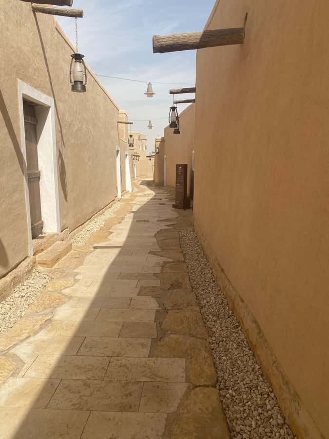 Riyadh: Al-Diriyah, Al-Masmak, Souq Al-Zal, & Boulevard Tour - Souq Al-Zal for traditional goods and local atmosphere