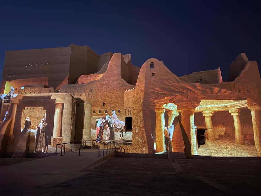 Riyadh: Al-Diriyah, Al-Masmak, Souq Al-Zal, & Boulevard Tour - Walking, weather, and practical comfort