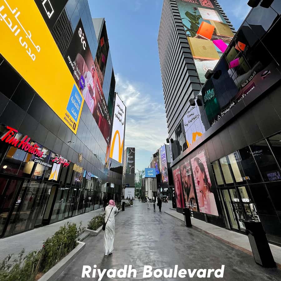 Riyadh: Al-Diriyah, Al-Masmak, Souq Al-Zal, & Boulevard Tour - Al-Masmak Historical Palace and the 1902 turning point