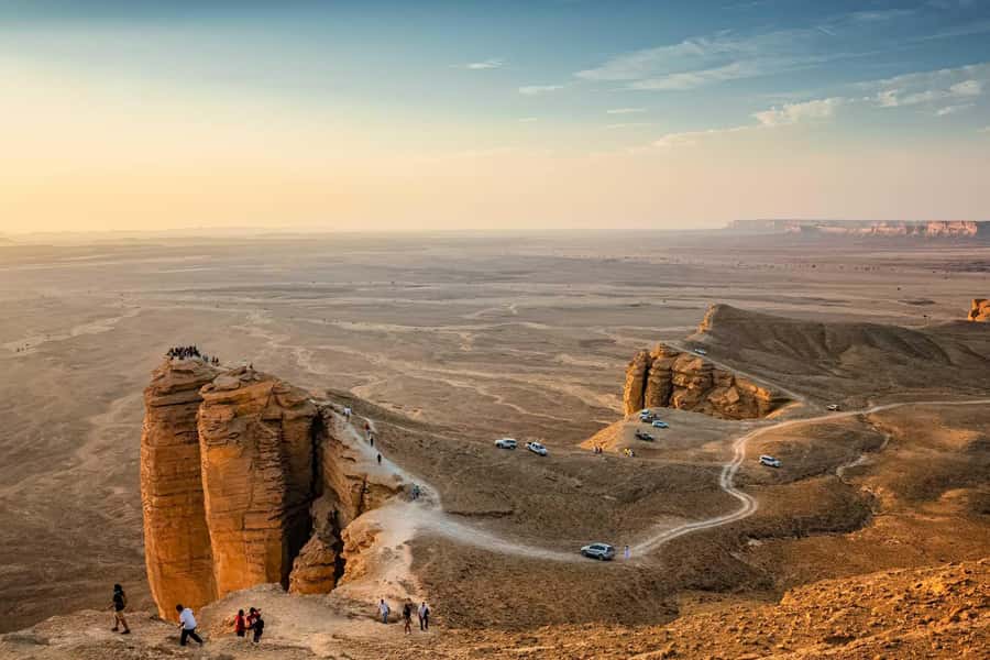 Riyadh: Edge Of The World and Bats Cave Tour by 4x4 - From Tijan Plaza to the Najd plateau