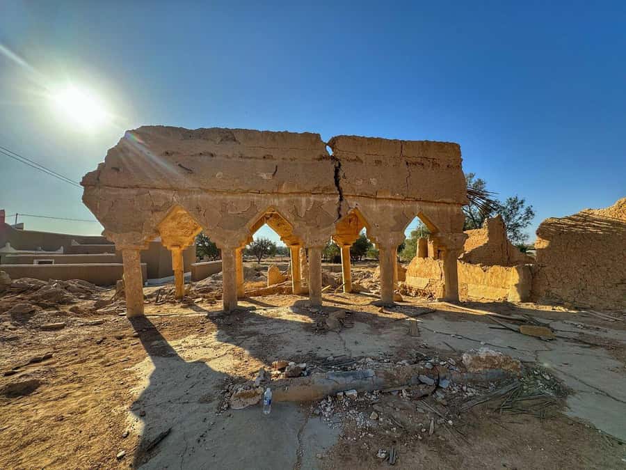 Riyadh: Edge Of The World and Bats Cave Tour by 4x4 - Sunset over the Tuwaiq Mountains