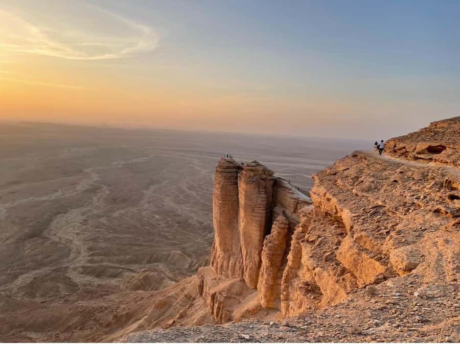 Riyadh: Edge Of The World, camels &Stargazing with 4x4 - Why the Edge of the World is Riyadh’s signature day trip