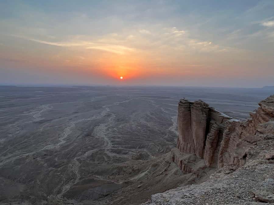 Riyadh: Edge of the World Private Guided Tour with dinner - Leaving Riyadh for the Najd plateau