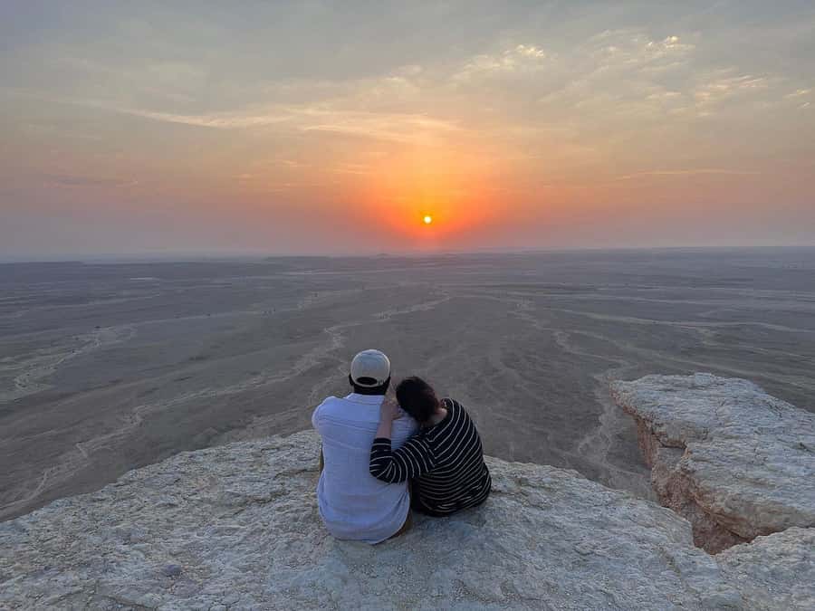 Riyadh: Edge of the World Private Guided Tour with dinner - The bats cave and the less polished side of the visit