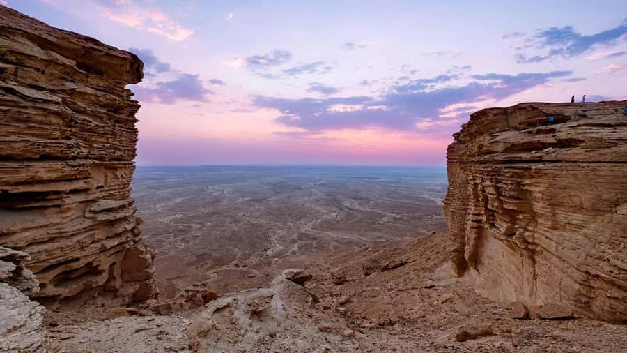 Riyadh: Edge of the World Private Guided Tour with dinner - Who should book this Riyadh excursion?