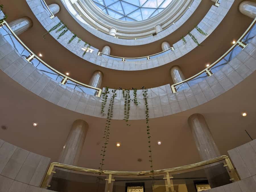 Riyadh: King Fahad National Library Guided Tour - How the guides shape the experience