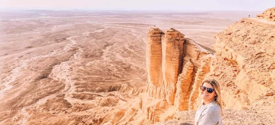 Riyadh: Private Edge of the World & Camel Trail with Lunch - At the Edge of the World, the horizon takes over